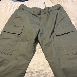 Uniqlo Men's Khaki Cargo Pants